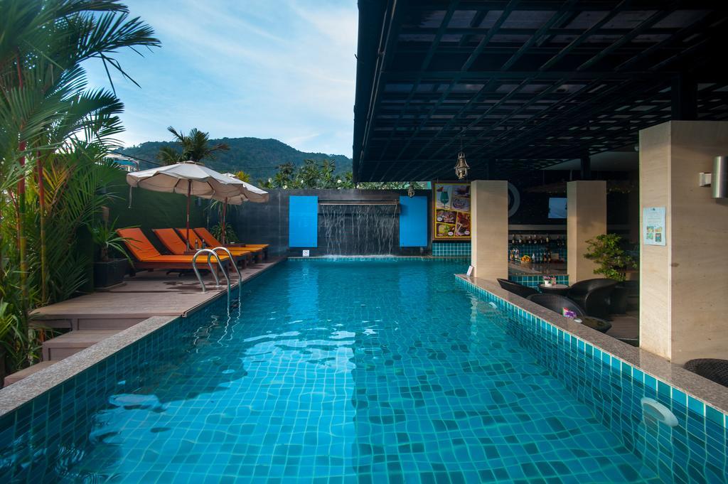 Blue Sky Patong 호텔 외부 사진